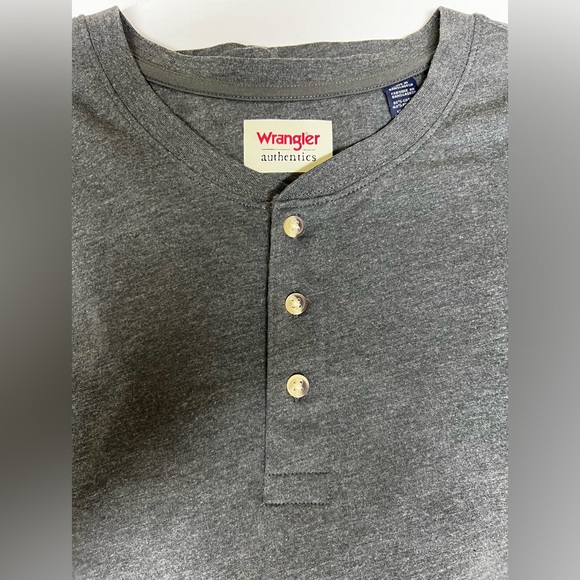 New without Tags Men’s Wrangler Authentics Three Button T-Shirt - Picture 2 of 8